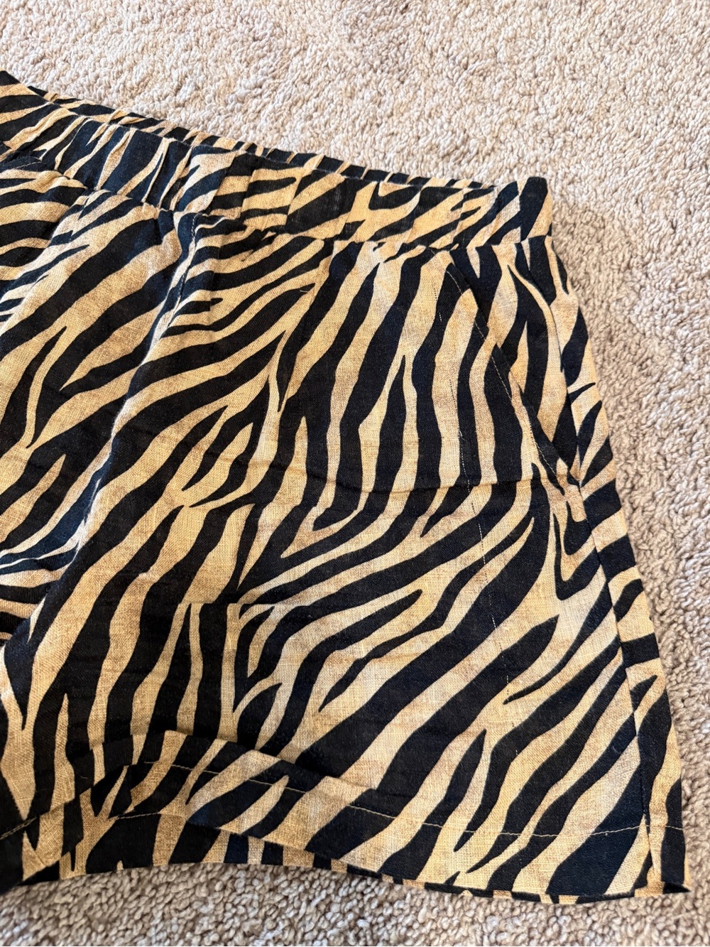 ELIE ELIE TAHARI Tiger Print 100% Linen shorts size small - Picture 12 of 16